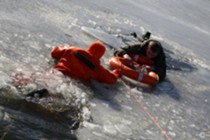 Изображение к статье Водно-спасательный пост МКУ «ЕДДС г.Фрязино» напоминает жителям городского округа правила безопасного поведения на льду.