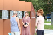 Изображение к статье Заместитель главы городского округа Фрязино Наталия Князева встретилась с жителями на Площади Победы