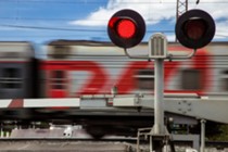 Изображение к статье Минтранс Подмосковья призывает водителей быть особенно внимательными при пересечении железнодорожных путей!