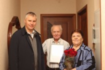 Изображение к статье Глава городского округа Фрязино Дмитрий Воробьев поздравил с 60-летием совместной жизни («бриллиантовой свадьбой») супруг Царевых!