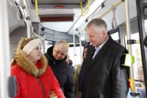 Изображение к статье Глава городского округа Фрязино Дмитрий Воробьев проверил выход на линию нового автобуса маршрута №14