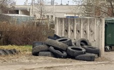 Изображение к новости Автомобильные шины запрещено оставлять на контейнерных площадках и захоранивать на полигоне