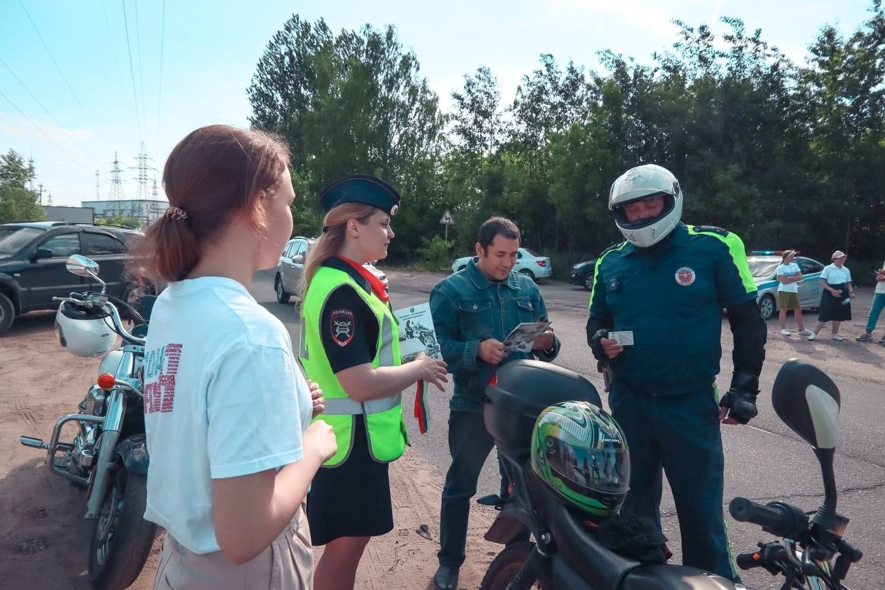 Активисты и сотрудники молодёжного центра вместе с сотрудниками щёлковского отдела ГИБДД провели профилактическое мероприятие «Мотоциклист»