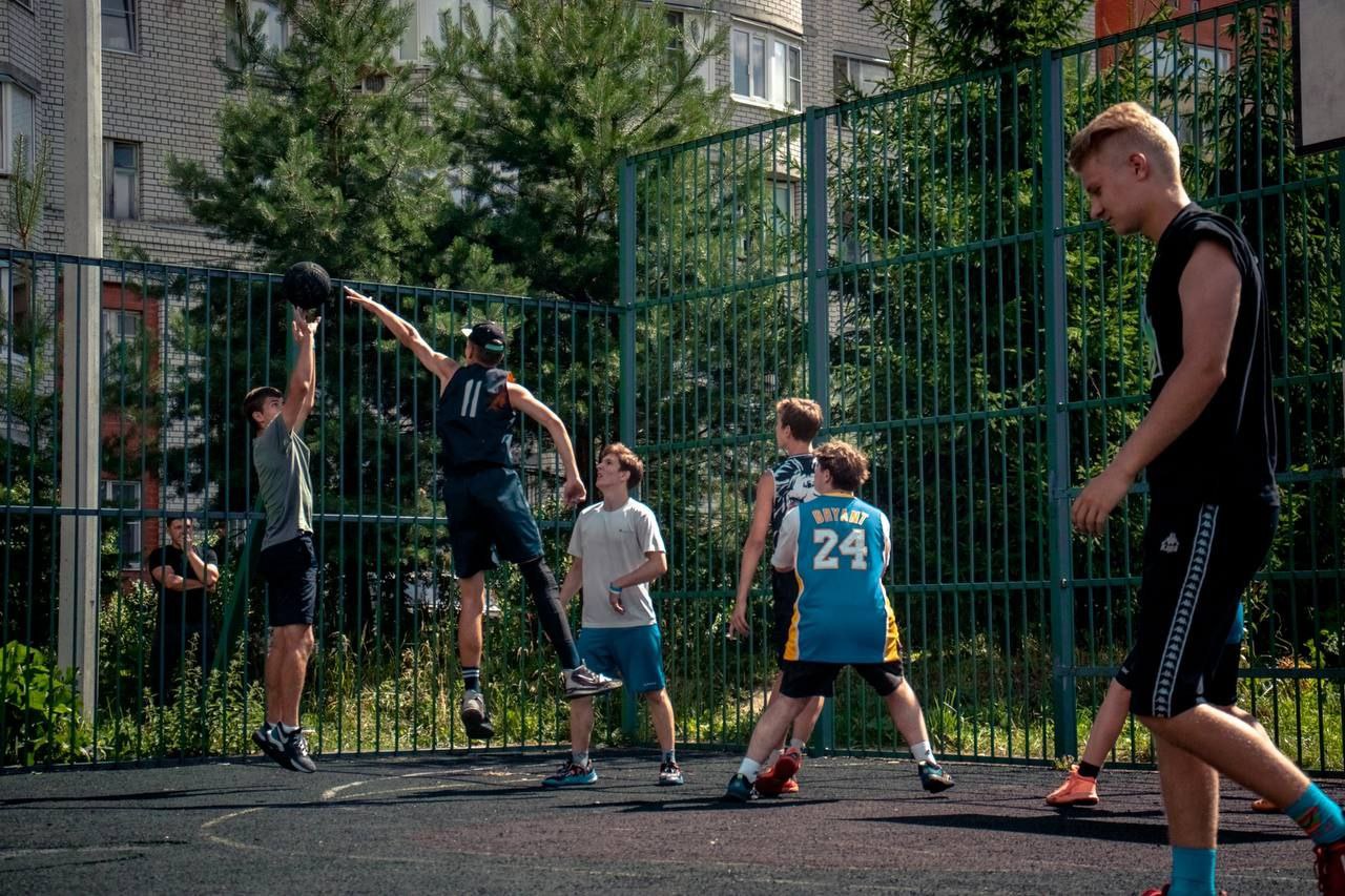 В Наукограде состоялся второй турнир по баскетболу в рамках дворовых игр