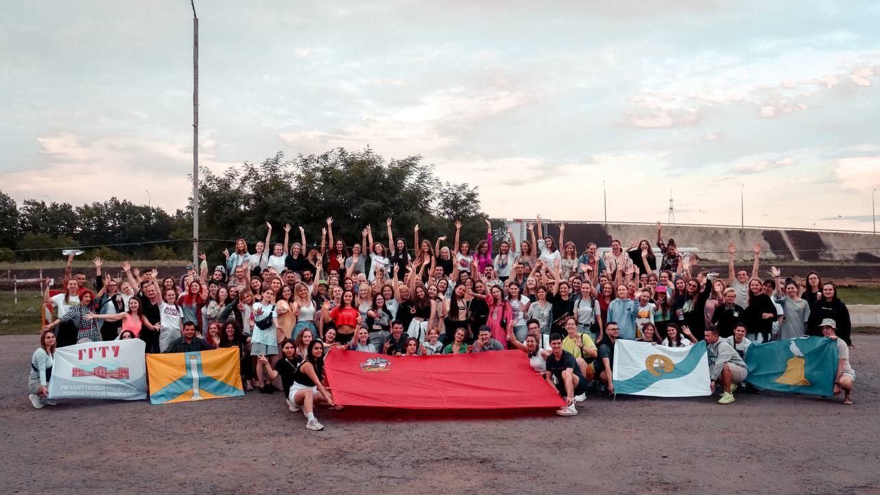 Самая активная молодёжь Наукограда посетила фестиваль «Таврида. АРТ» на берегу Чёрного моря в живописной бухте Капсель