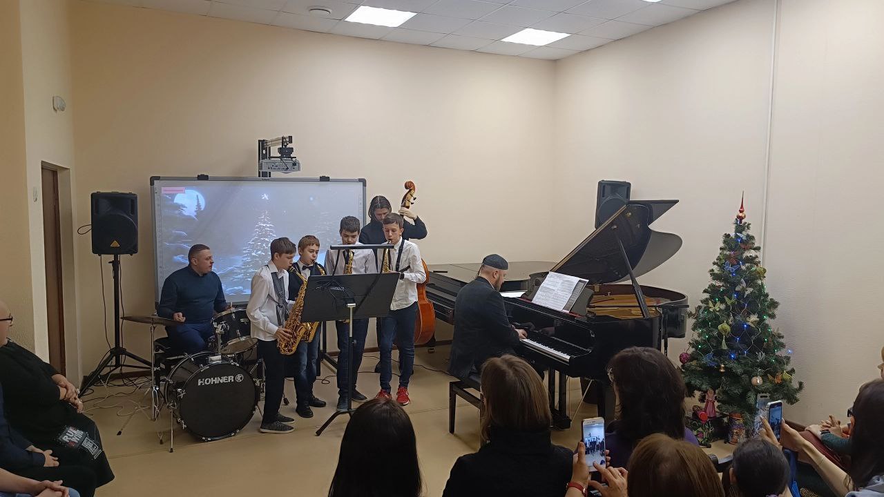 29 декабря во фрязинской детской школе искусств состоялся концерт эстрадно-джазового отделения «Мы и JAZZ»
