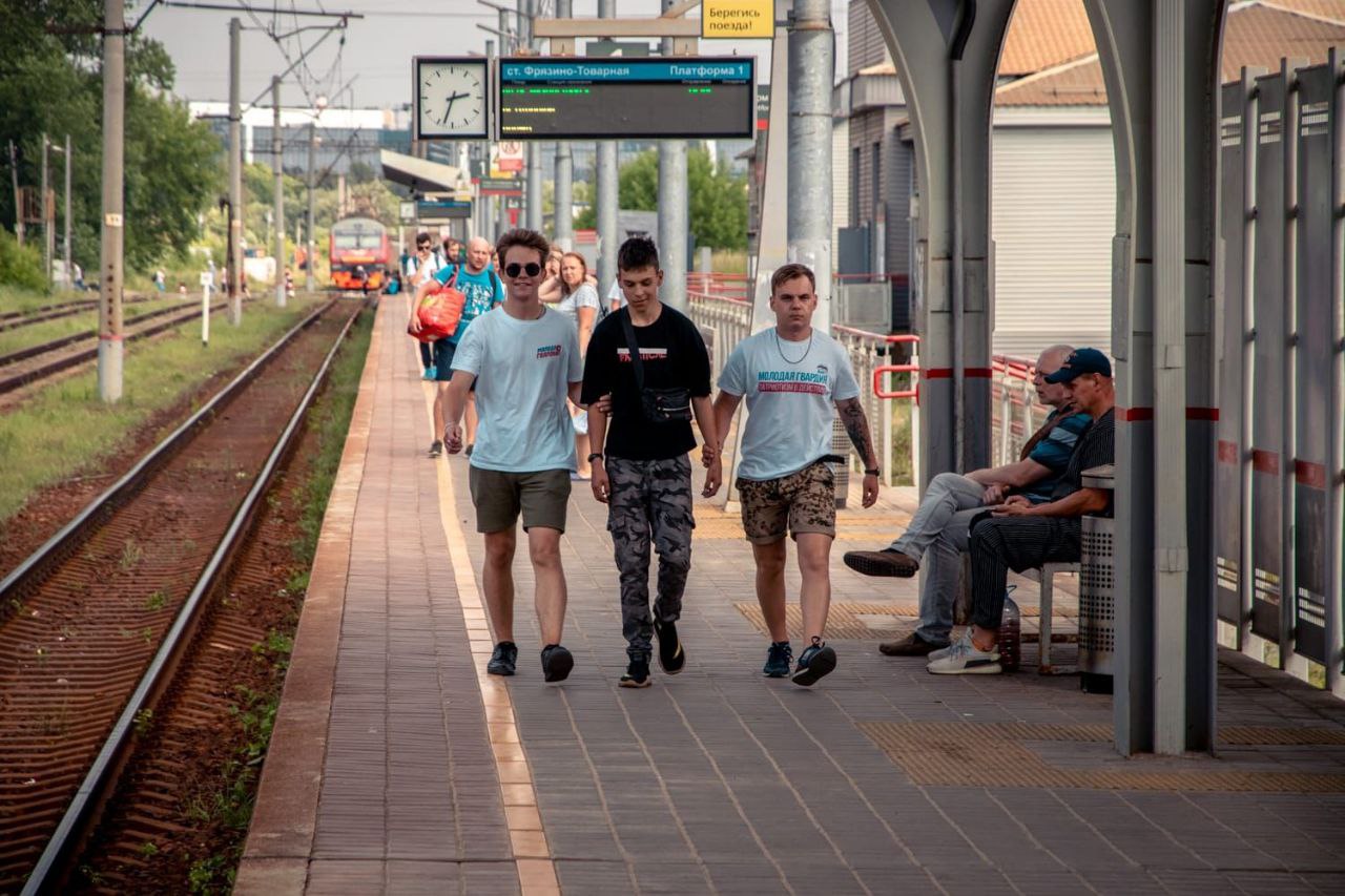 Сегодня сотрудники РЖД, транспортной полиции и молодогвардейцы провели профилактический рейд у железнодорожной станции «Фрязино-Товарная»