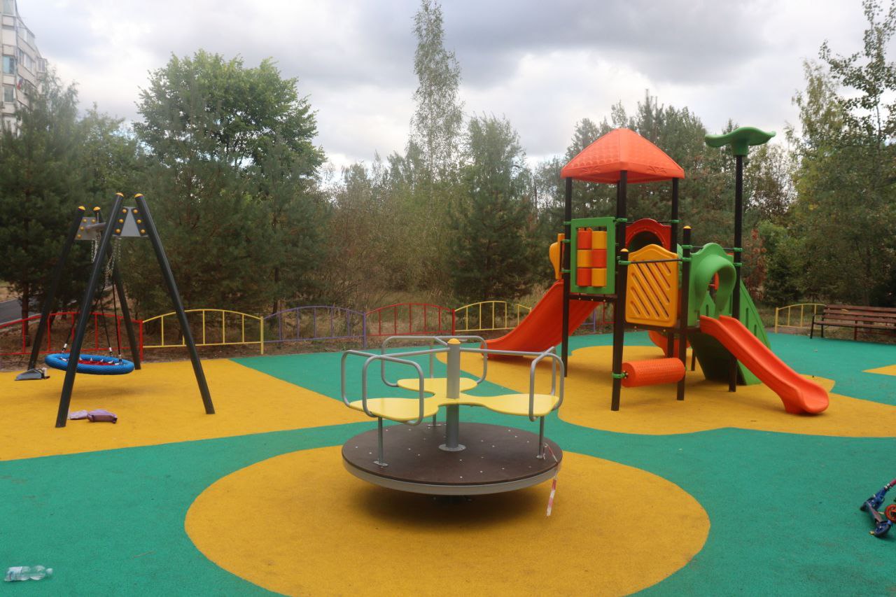 Во Фрязино открылась новая детская игровая площадка с совмещенным спортивным комплексом на улице Полевой у дома № 23 а