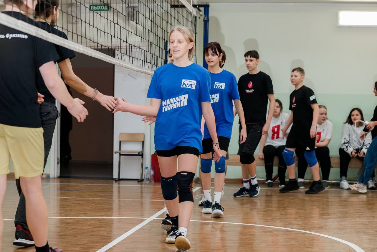 Молодогвардейцы сразились в любительском турнире по волейболу «Гвардейская машина – 2023»
