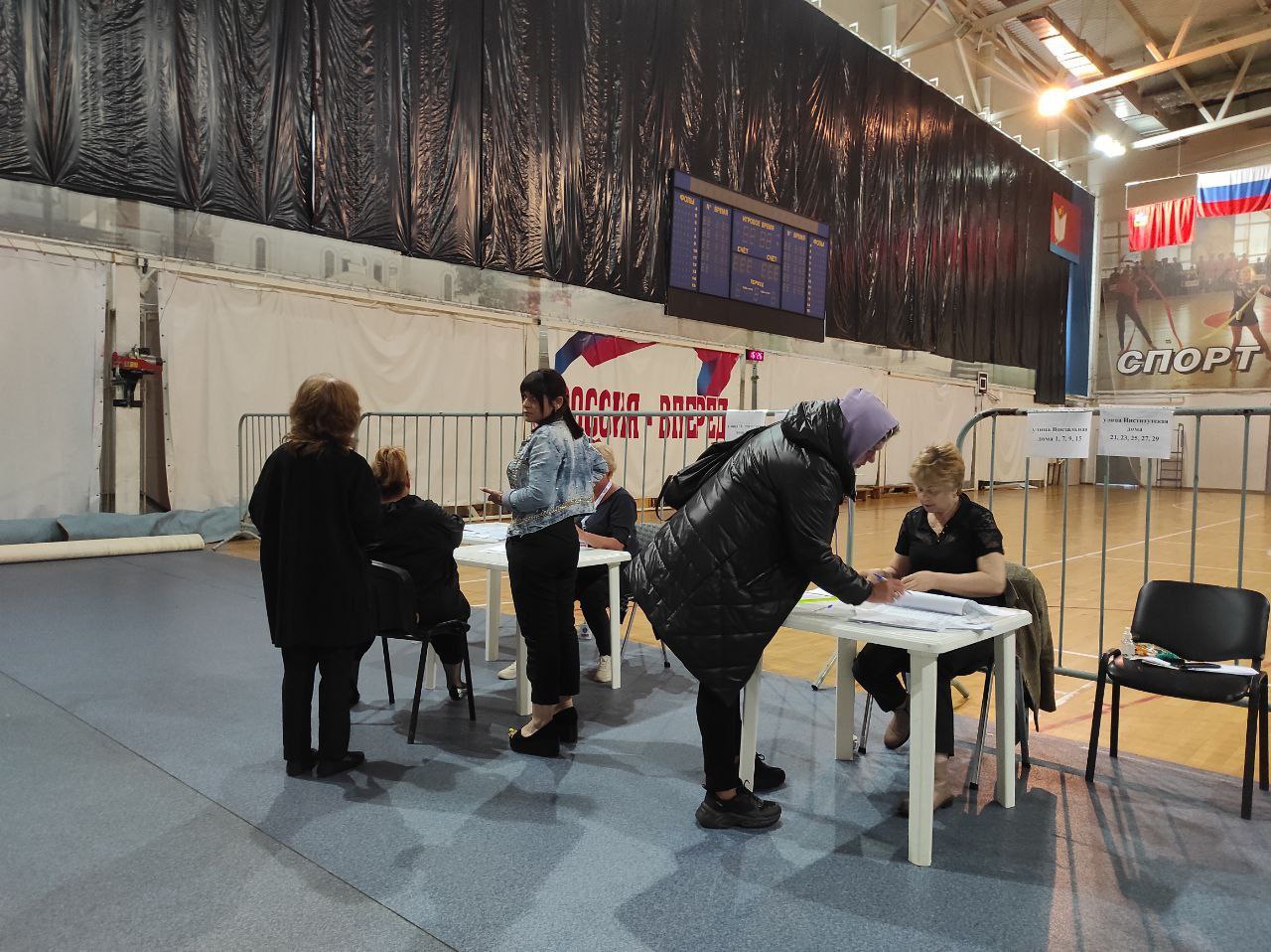 На всех избирательных участках жители активно реализуют свое избирательное право.