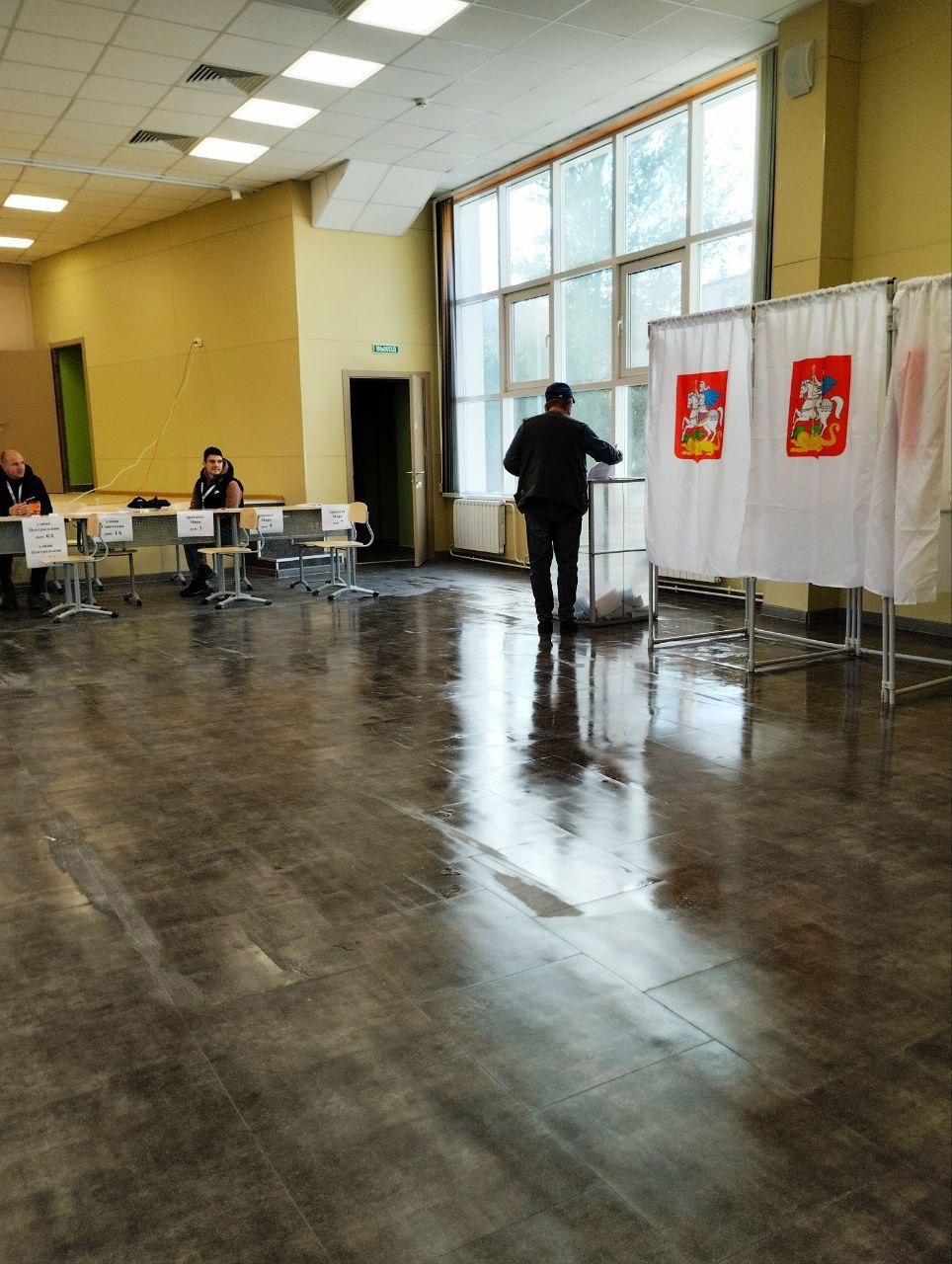 Во второй день голосования все избирательные участки Наукограда Фрязино открылись ровно в 8 утра.