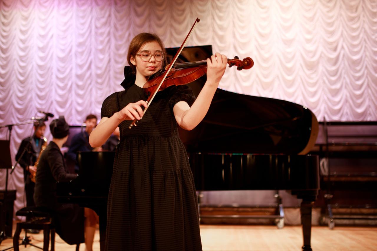 Скрипачка Анна Танкова стала героиней спецпроекта «Открывая таланты»