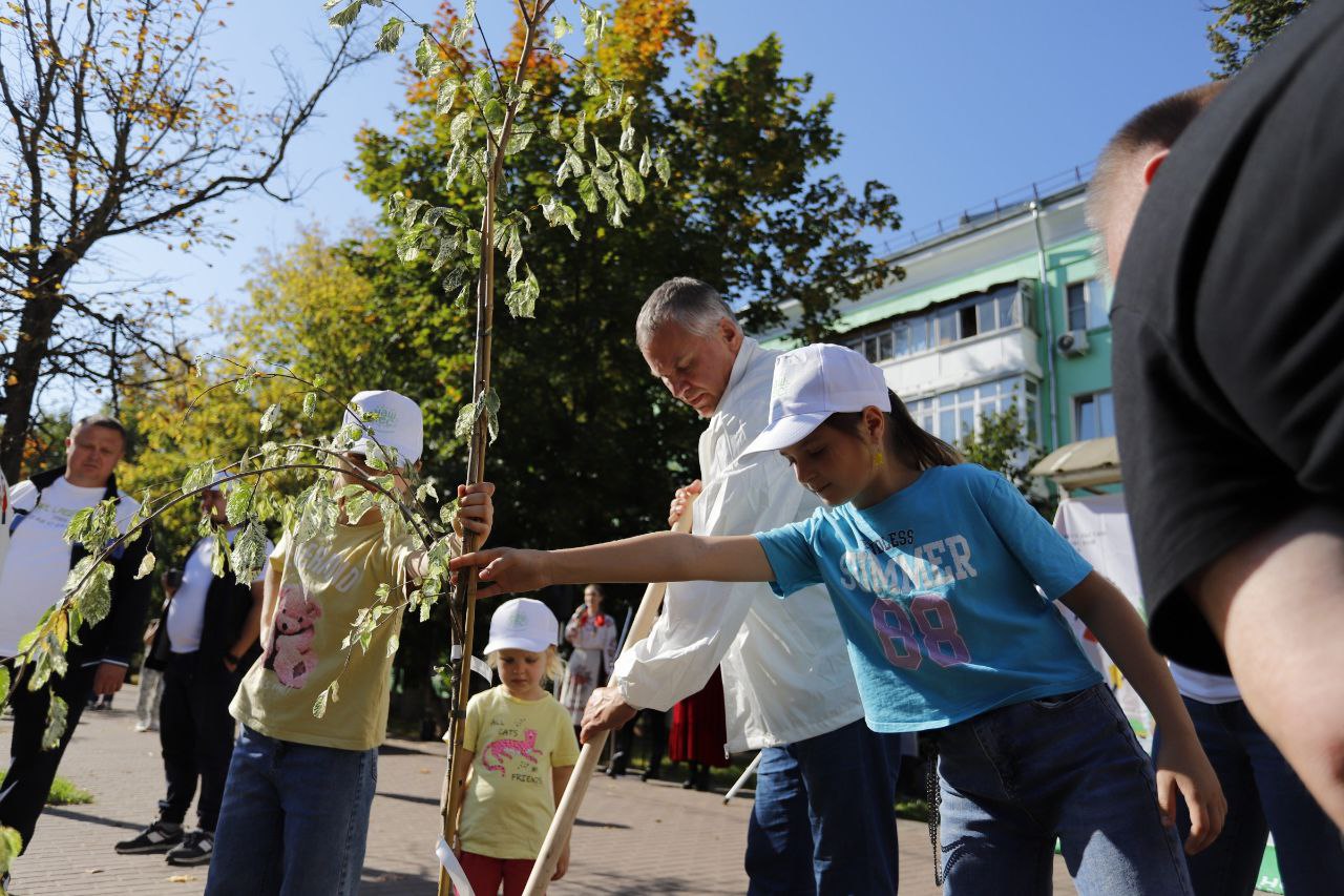 Фрязинцы приняли участие в уже давно любимой всеми региональной акции "Наш лес: Посади свое дерево"