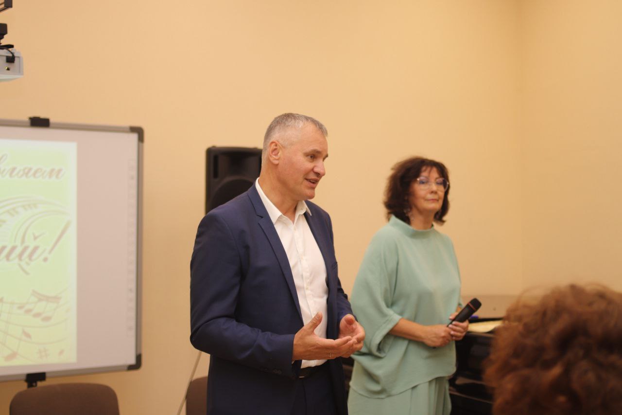 Сегодня глава городского округа Фрязино Дмитрий Воробьев посетил совет в детской школе искусств