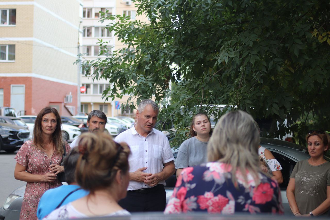Глава городского округа Фрязино Дмитрий Воробьев провел встречу с жителями дома №31 по улице Ленина