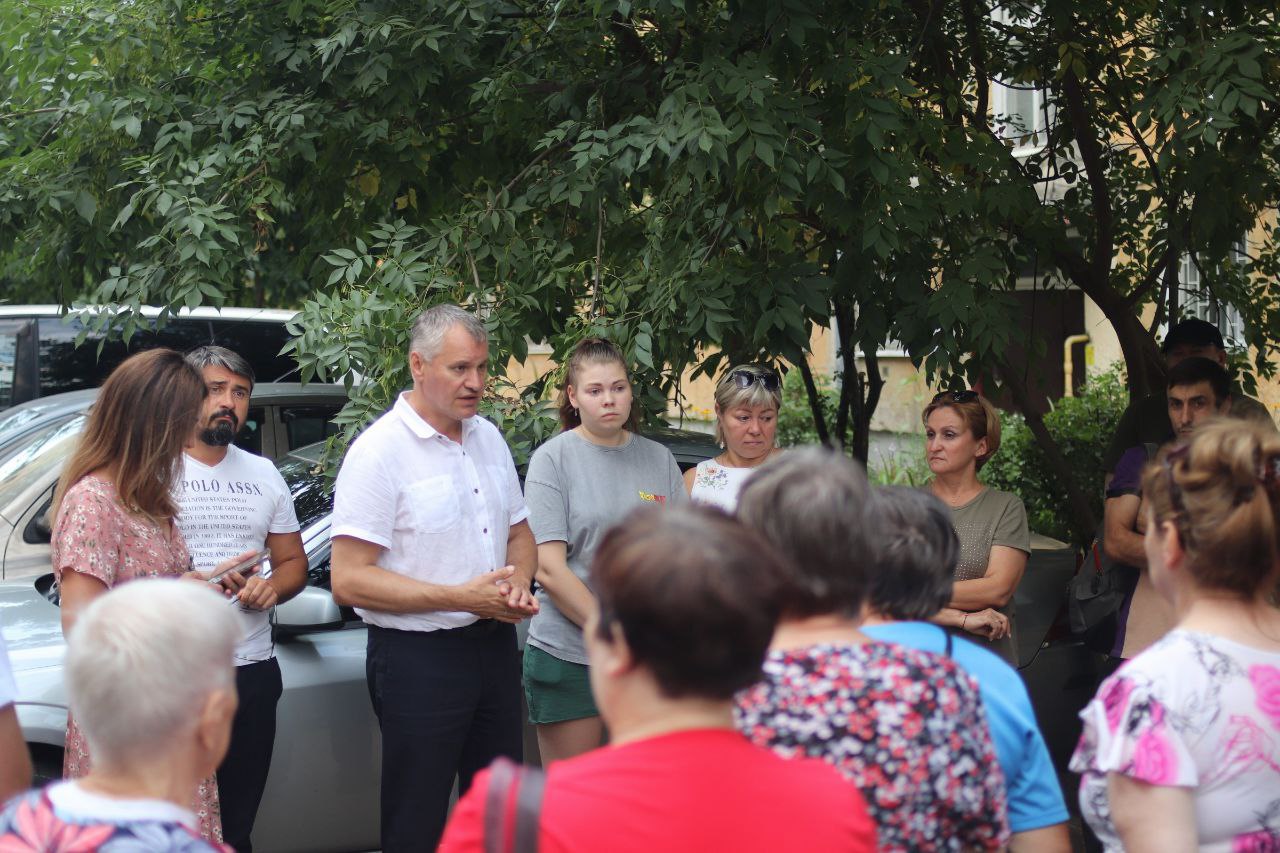 Глава городского округа Фрязино Дмитрий Воробьев провел встречу с жителями дома №31 по улице Ленина
