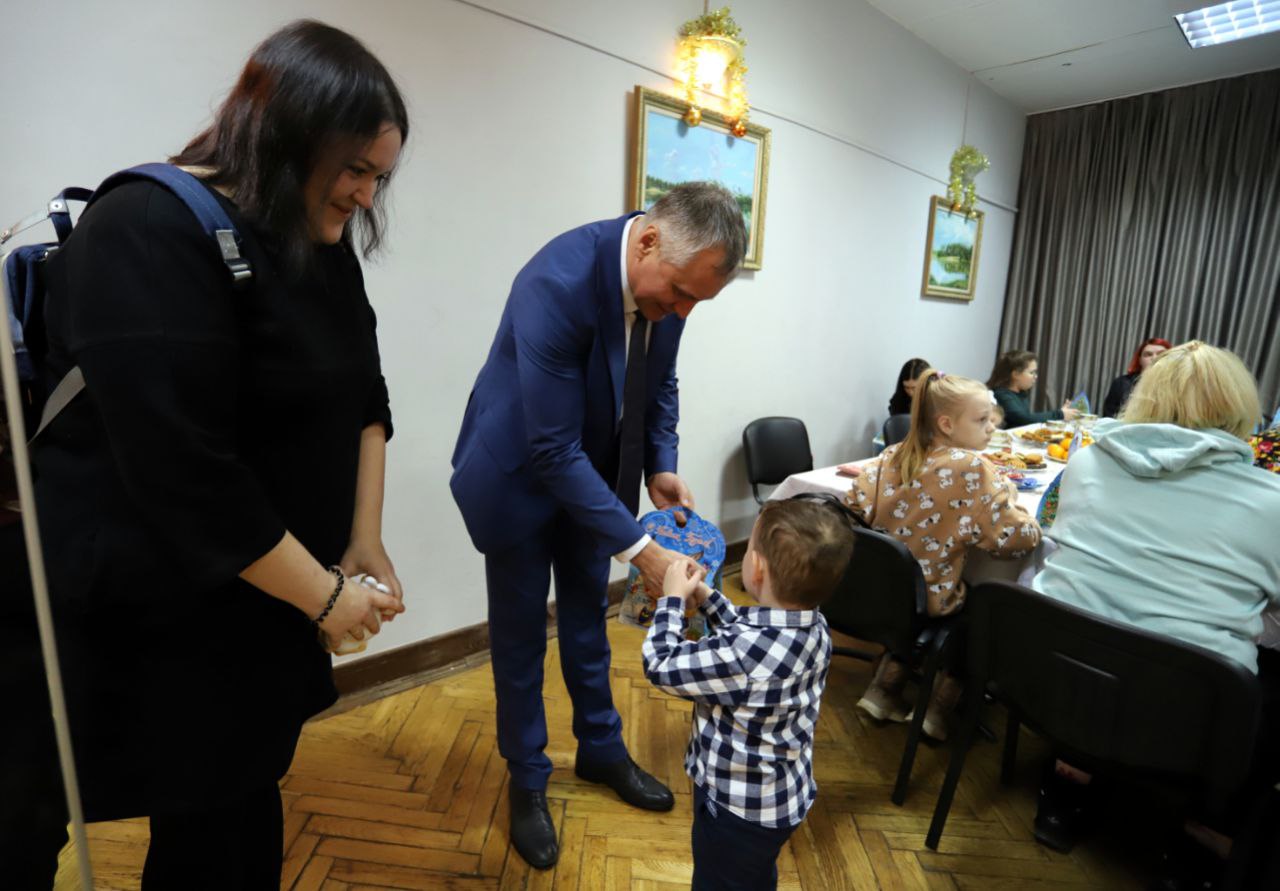 Глава городского округа Фрязино Дмитрий Воробьев в преддверии праздников встретился с семьями наших мобилизованных жителей