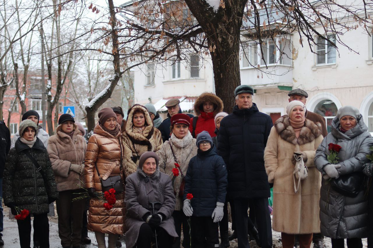 25 ноября состоялось открытие мемориальной доски почетному гражданину нашего города - Панасу Ивану Михайловичу