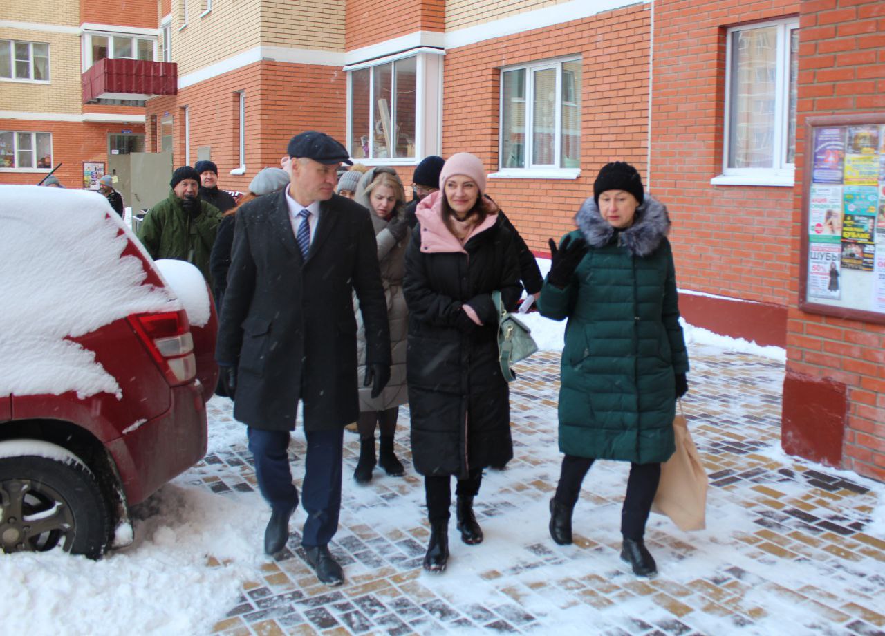 Глава городского округа Фрязино Дмитрий Воробьев провел встречу с жителями на улице Нахимова