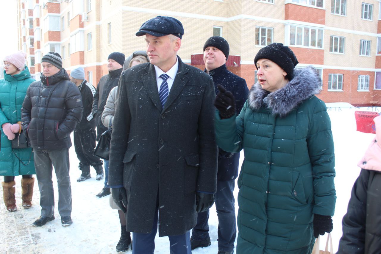 Глава городского округа Фрязино Дмитрий Воробьев провел встречу с жителями на улице Нахимова
