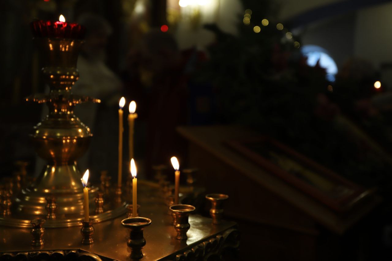 15 января в Храме Рождества Христова прошла праздничная служба по случаю предпразднства Богоявления и второго обретения мощей преподобного Серафима Саровского чудотворца
