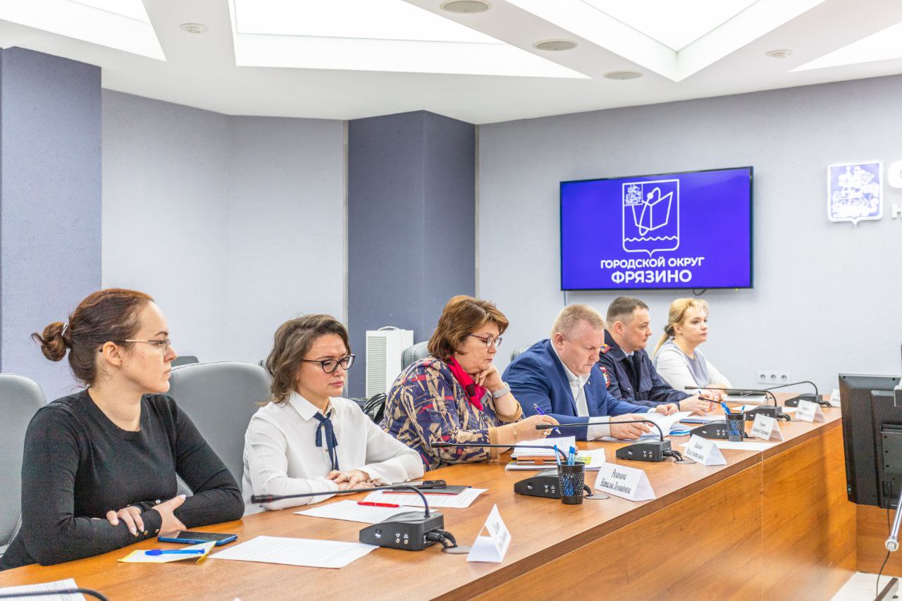 Глава городского округа Фрязино Дмитрий Воробьев провел еженедельное оперативное совещание с руководителями городских служб и ведомств