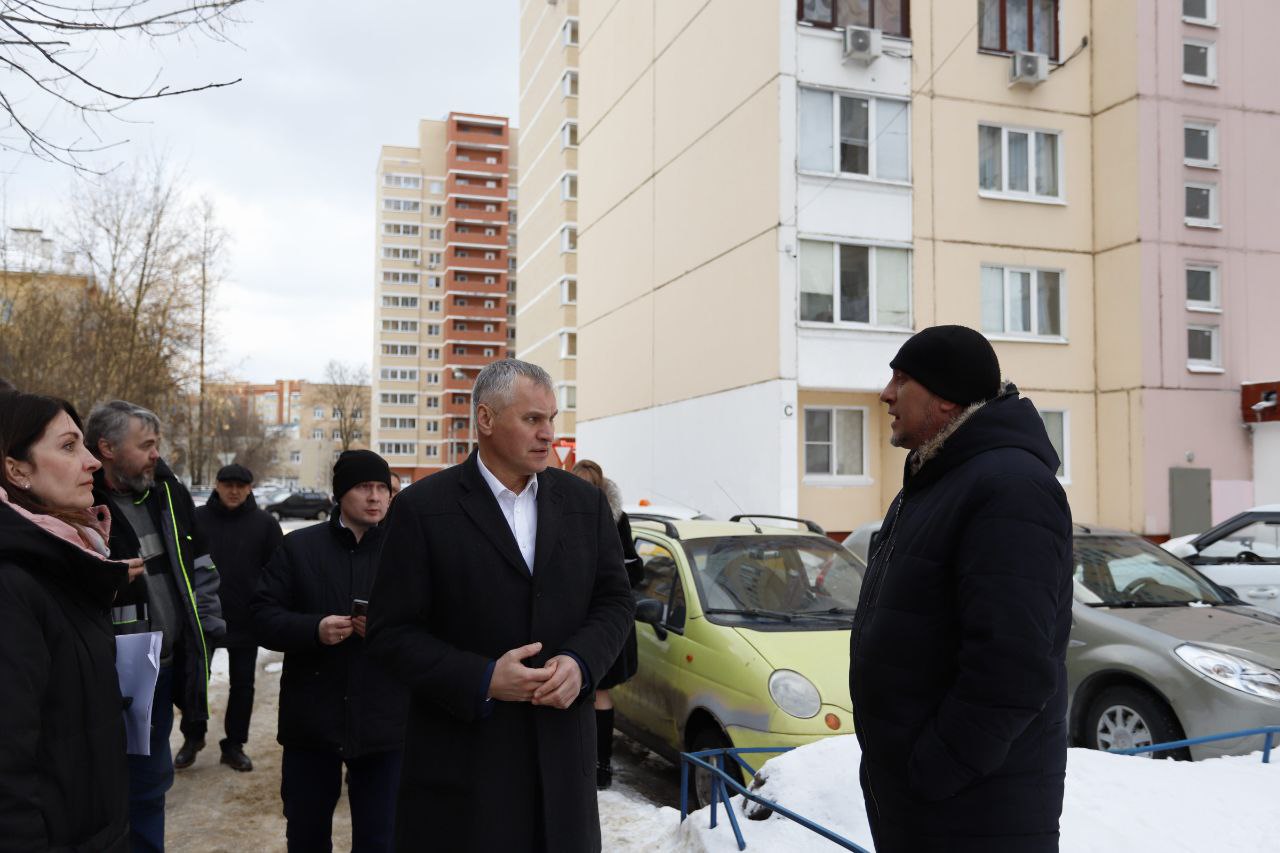 Глава городского округа Фрязино Дмитрий Воробьев встретился с жителями домов 33 и 37 по улице Ленина