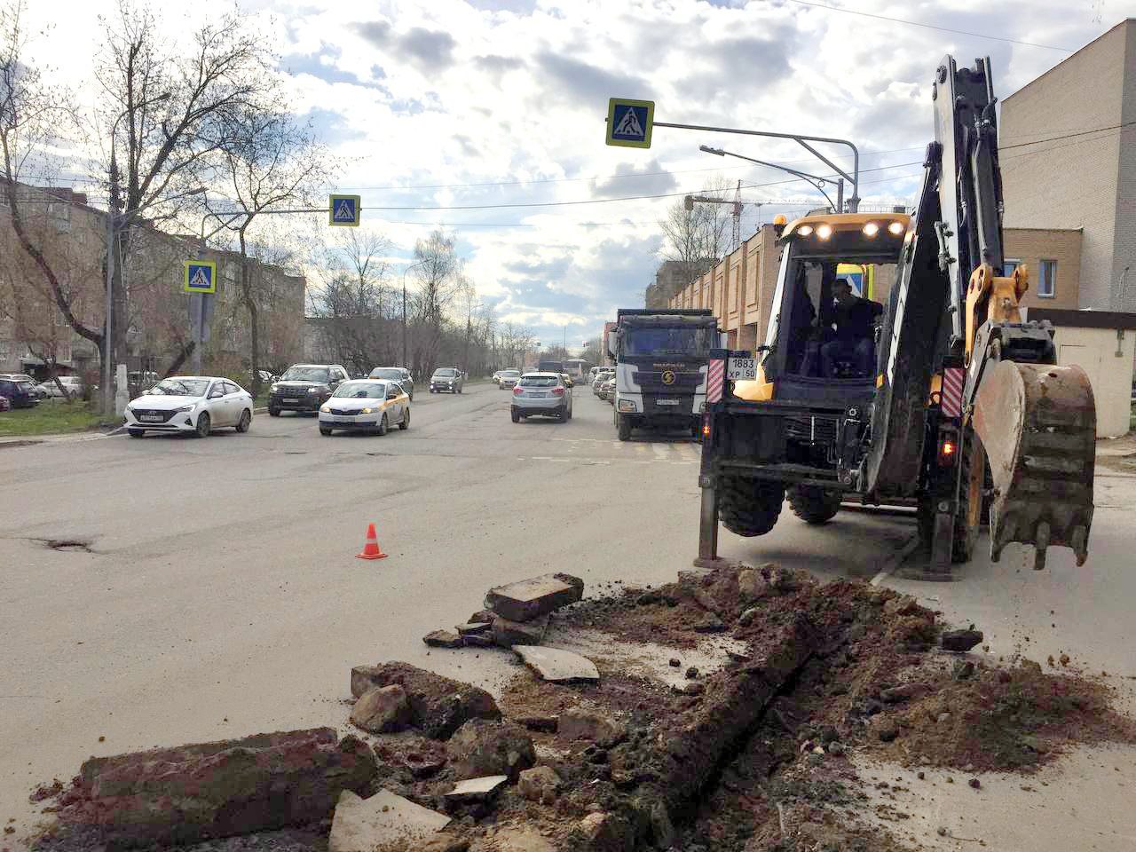 Начался долгожданный ремонт дорожного покрытия на улице Советской