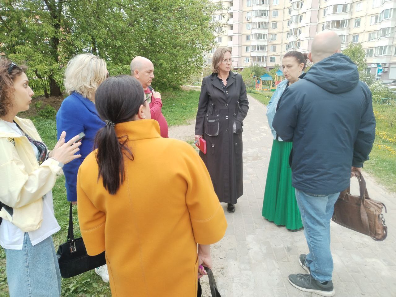 Заместитель главы городского округа Фрязино Юлия Шувалова встретилась с жителями дома №31 по Проспекту Мира